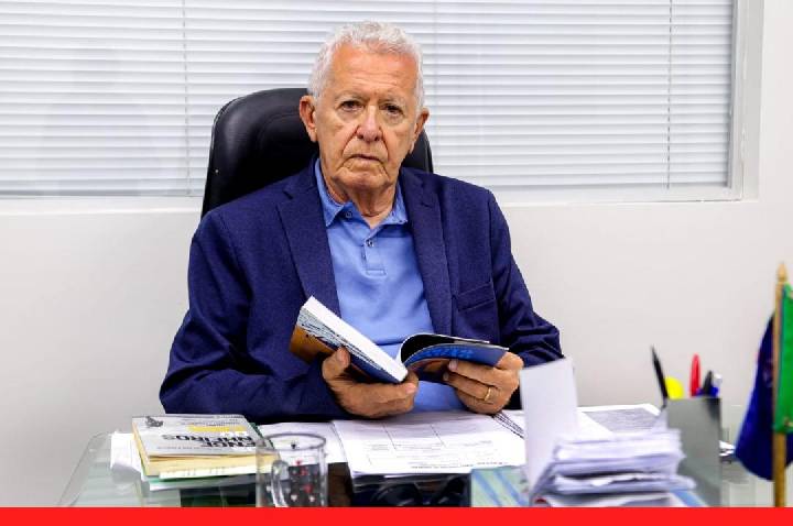 Homenagem ao Professor Douglas Apratto Tenório