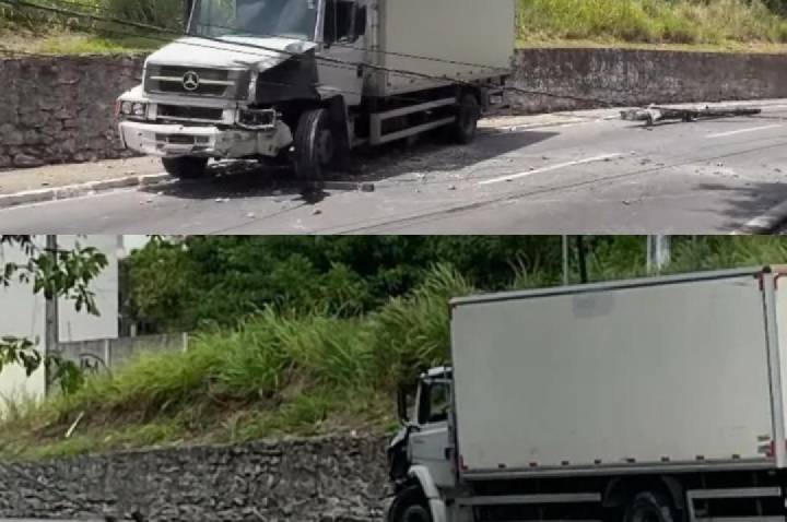 Trânsito parado e tensão na Afrânio Lages após caminhão derrubar poste em Maceió