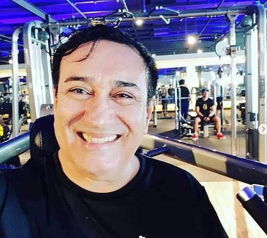 Cantor Sandro Becker sofre infarto e é internado no HGE, em Maceió