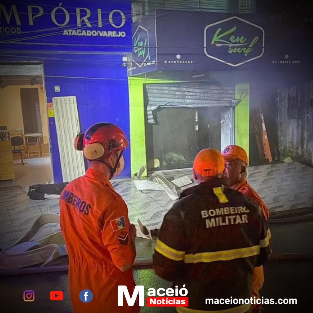 Incêndio atinge loja de roupas no Benedito Bentes na noite de terça-feira ( 09)