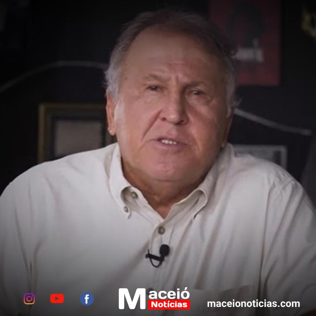 Zico é assaltado em Paris, resultando em prejuízo de R$ 3 milhões.