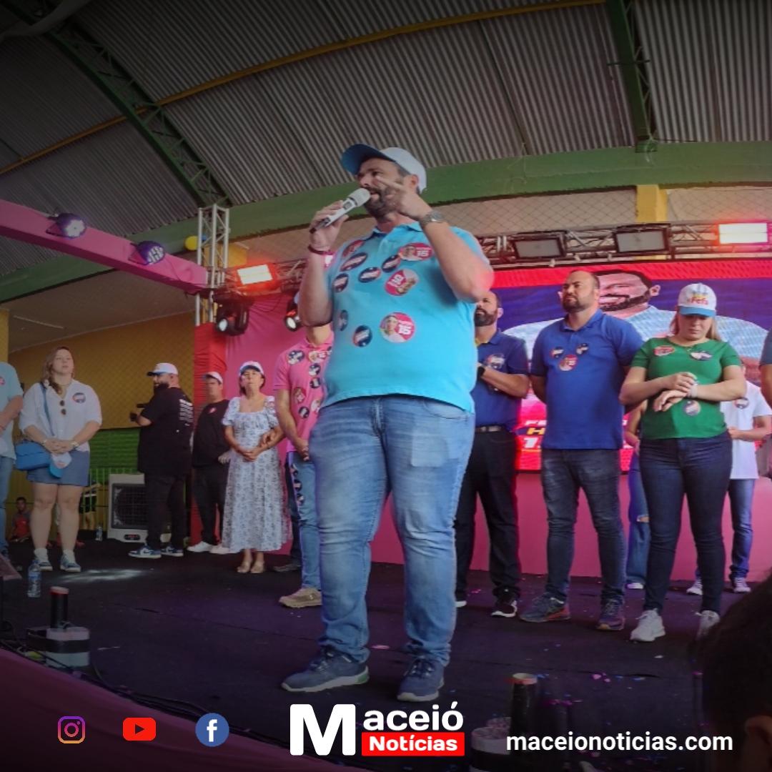 Com ginásio lotado, vereador Fernando Holanda lança candidatura à reeleição em Maceió