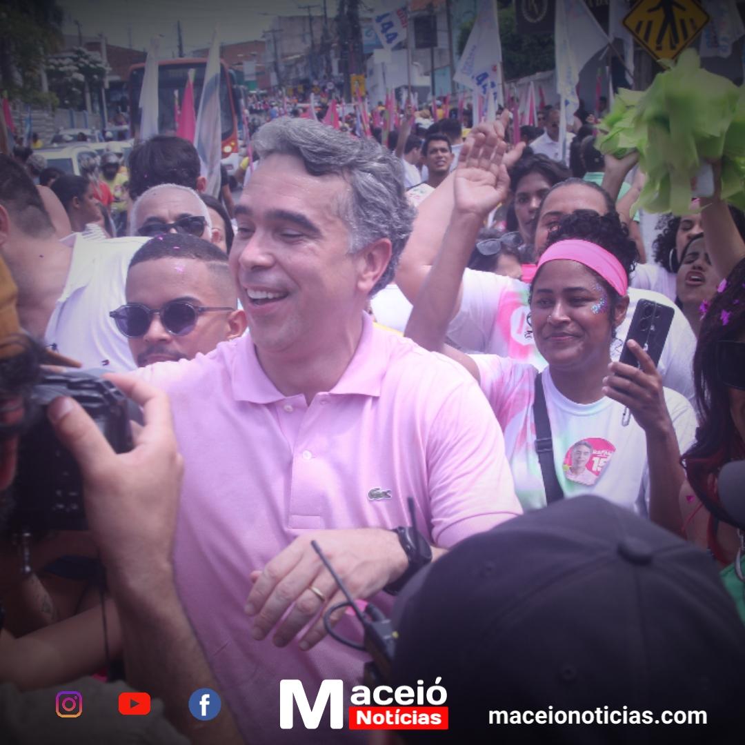 Domingo de Alegria: Rafael Brito agita Jacintinho em grande caminhada