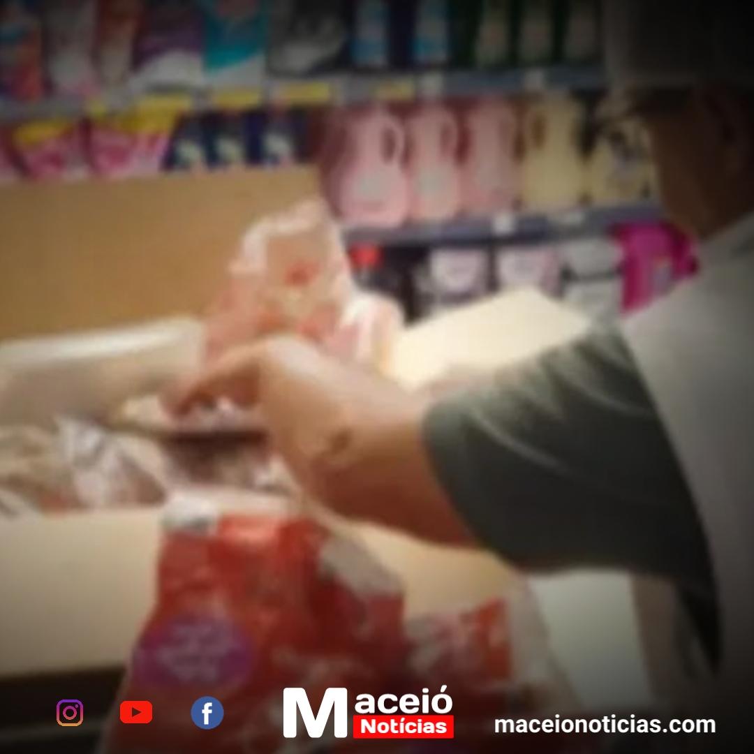 Supermercado na Ponta Verde é autuado por vender alimentos estragados