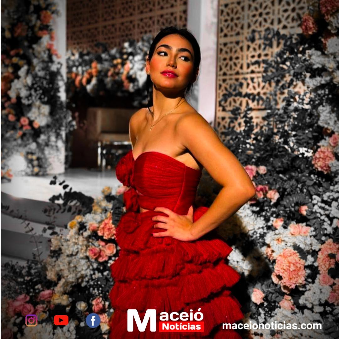 A designer de moda Yasmin Silveira irá desfilar no Renda-se Festival 2024.