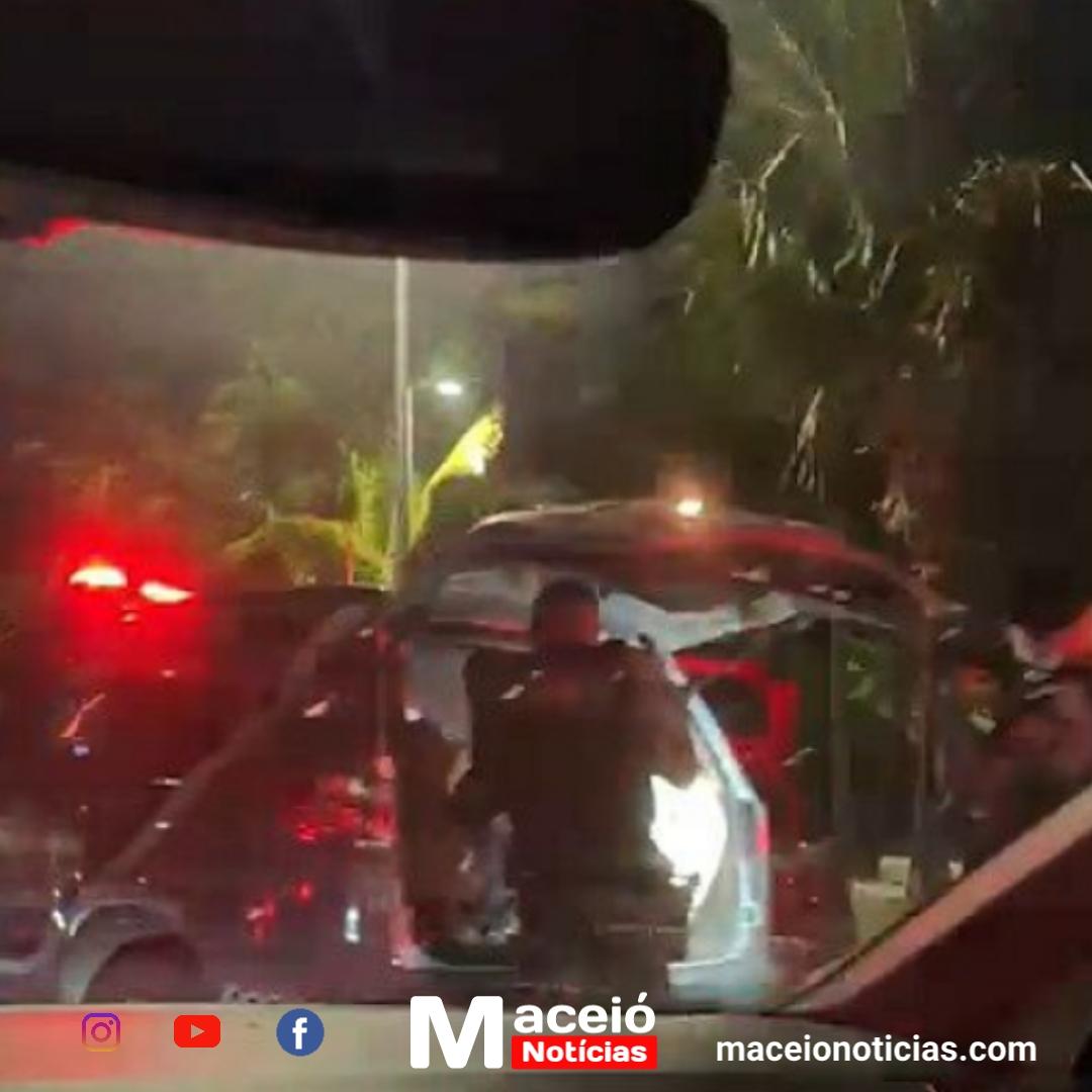 Filhos de policial têm carro roubado e suspeitos são presos em Jatiúca