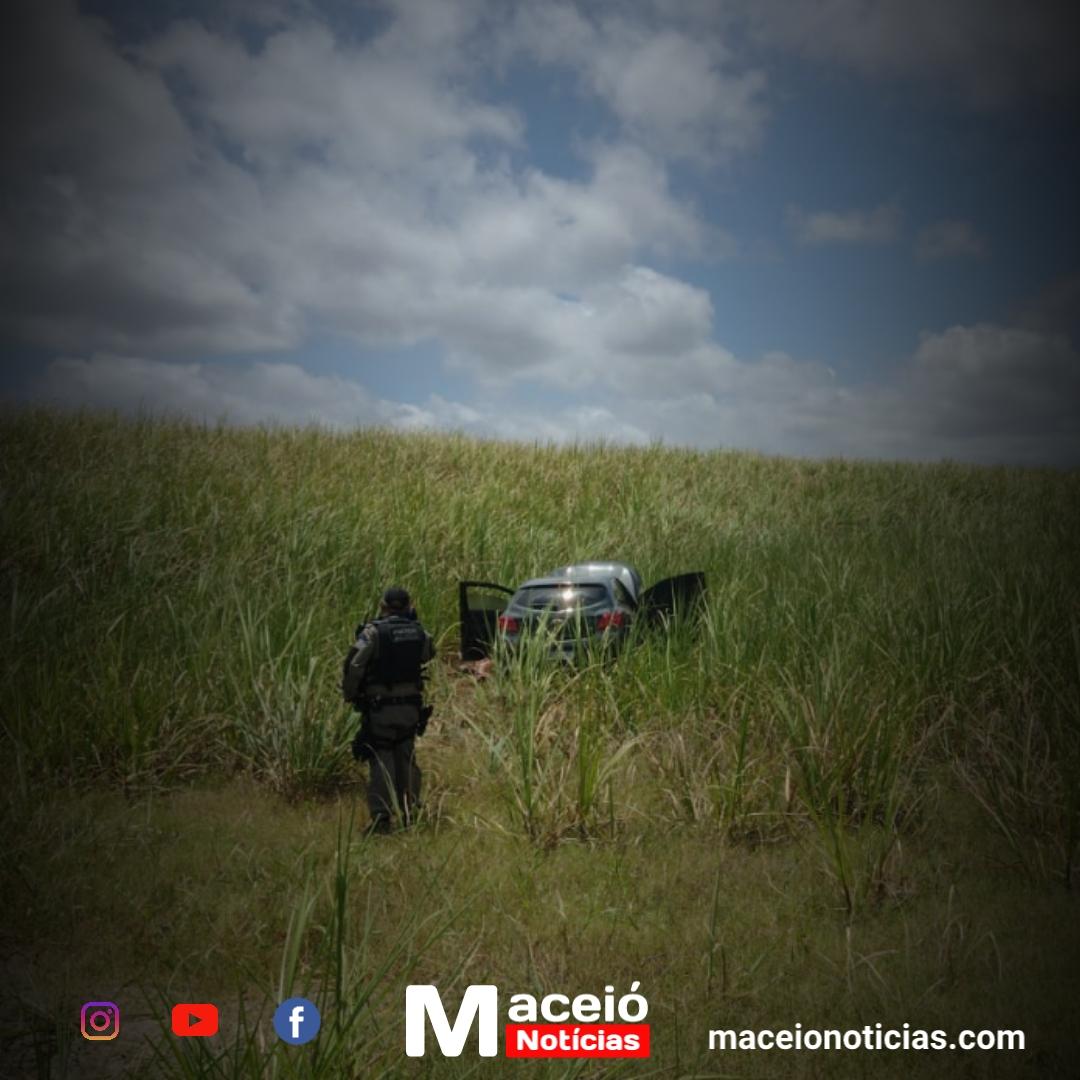 Motorista de app é encontrado sem vida dentro de carro em canavial no Benedito Bentes