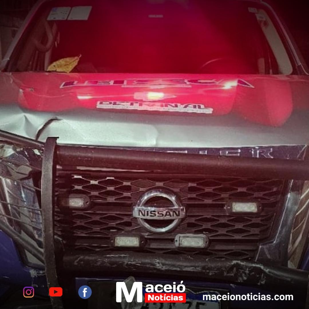 Motorista embriagado foge de blitz e bate em viatura em Mangabeiras