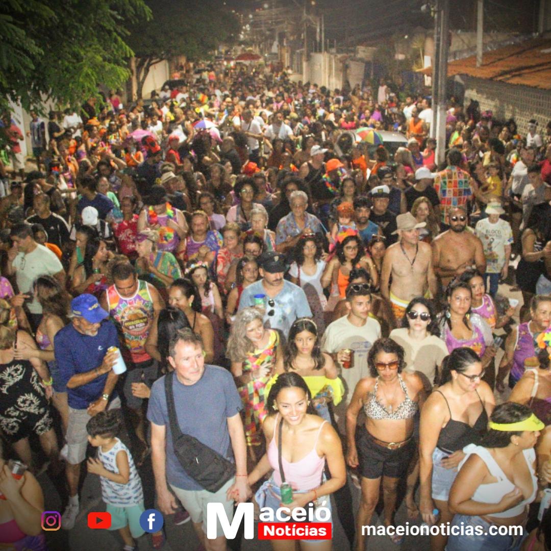 Bloco Filhos da Jatiúca celebra 10 anos com grande desfile em Maceió