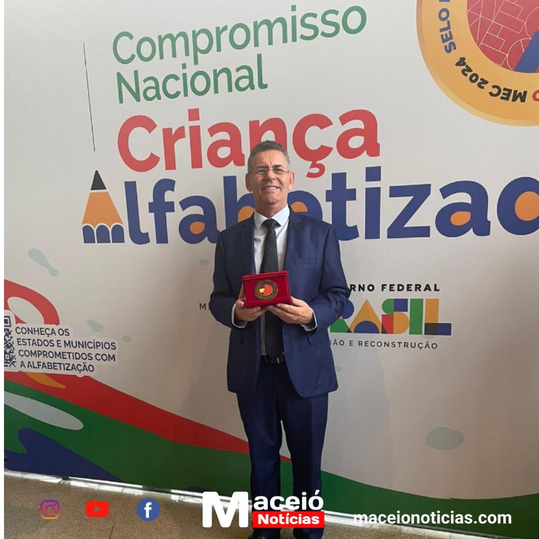 Em Brasília, prefeito Geo Cruz recebe Selo Ouro Compromisso com a Alfabetização