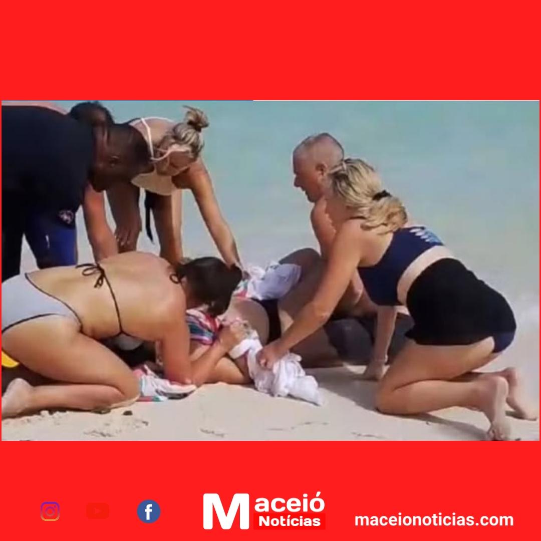 Turista perde as mãos após ataque de tubarão durante selfie no Caribe
