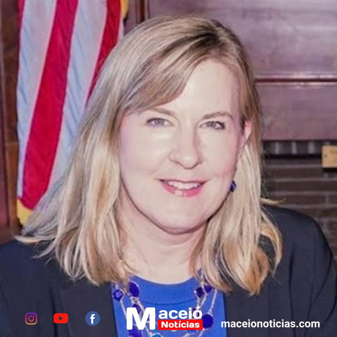 Deputada democrata dos EUA e marido são mortos por falso policial