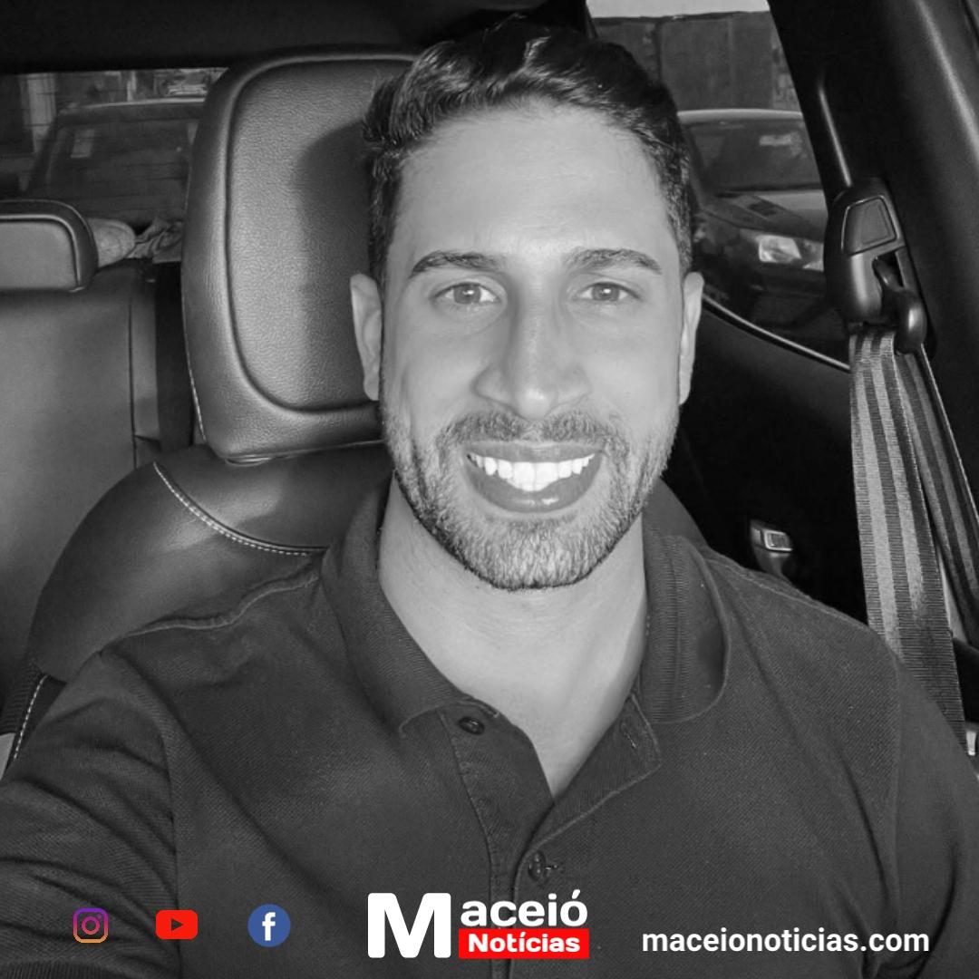 Assessor de vereador aparece morto em carro na orla de Maceió