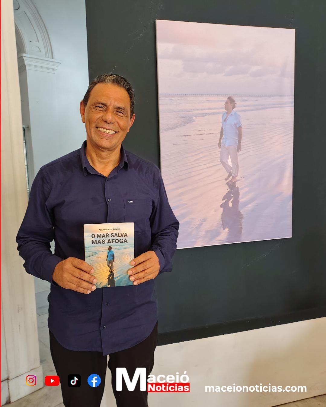 Lançamento poético de Alexandre Câmara reúne autoridades e personalidades em Maceió