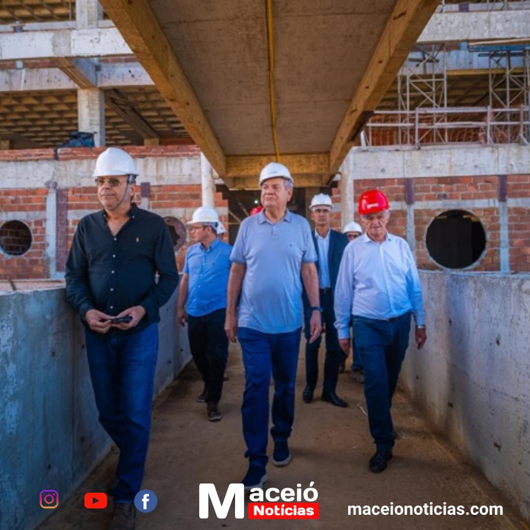 Lessa visitou Arapiraca e anunciou avanços na saúde do Agreste