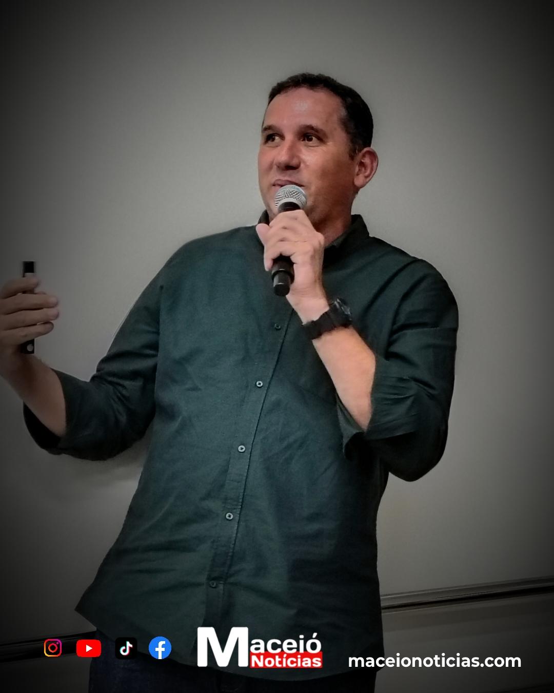 Professor Dílson Ferreira destaca soluções durante evento na Câmara de Estudos sobre Mobilidade Urbana