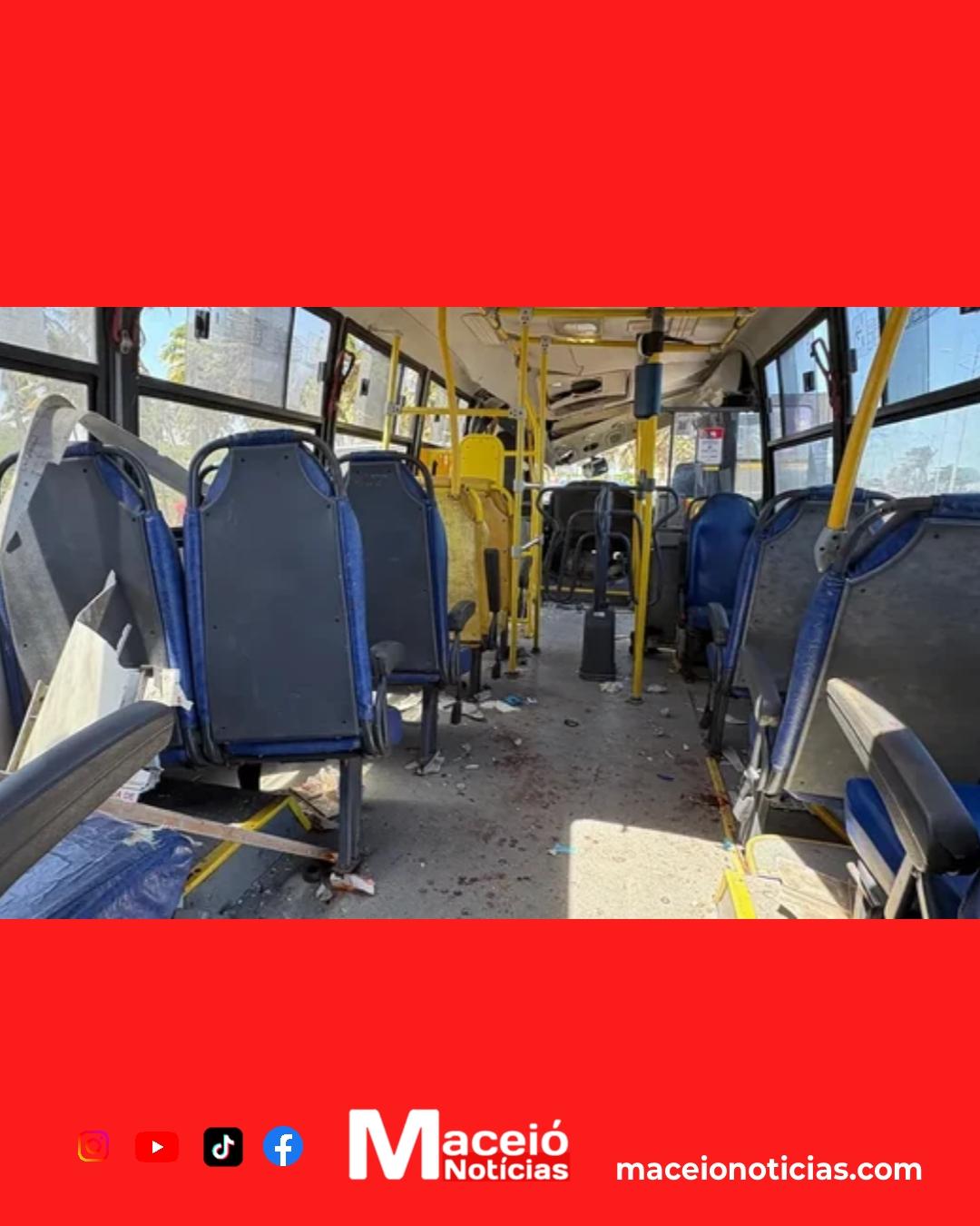 Acidente com micro-ônibus interrompe trânsito e deixa 12 feridos no Pontal da Barra