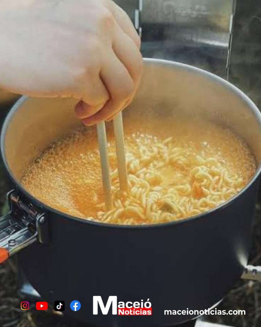 Alerta sanitário nos EUA: massas instantâneas contaminadas causam seis mortes