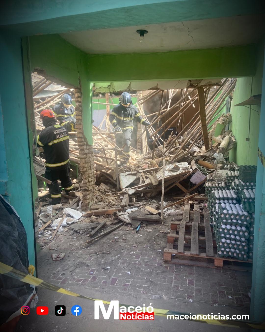 Teto desaba em estabelecimento e assusta clientes em Arapiraca
