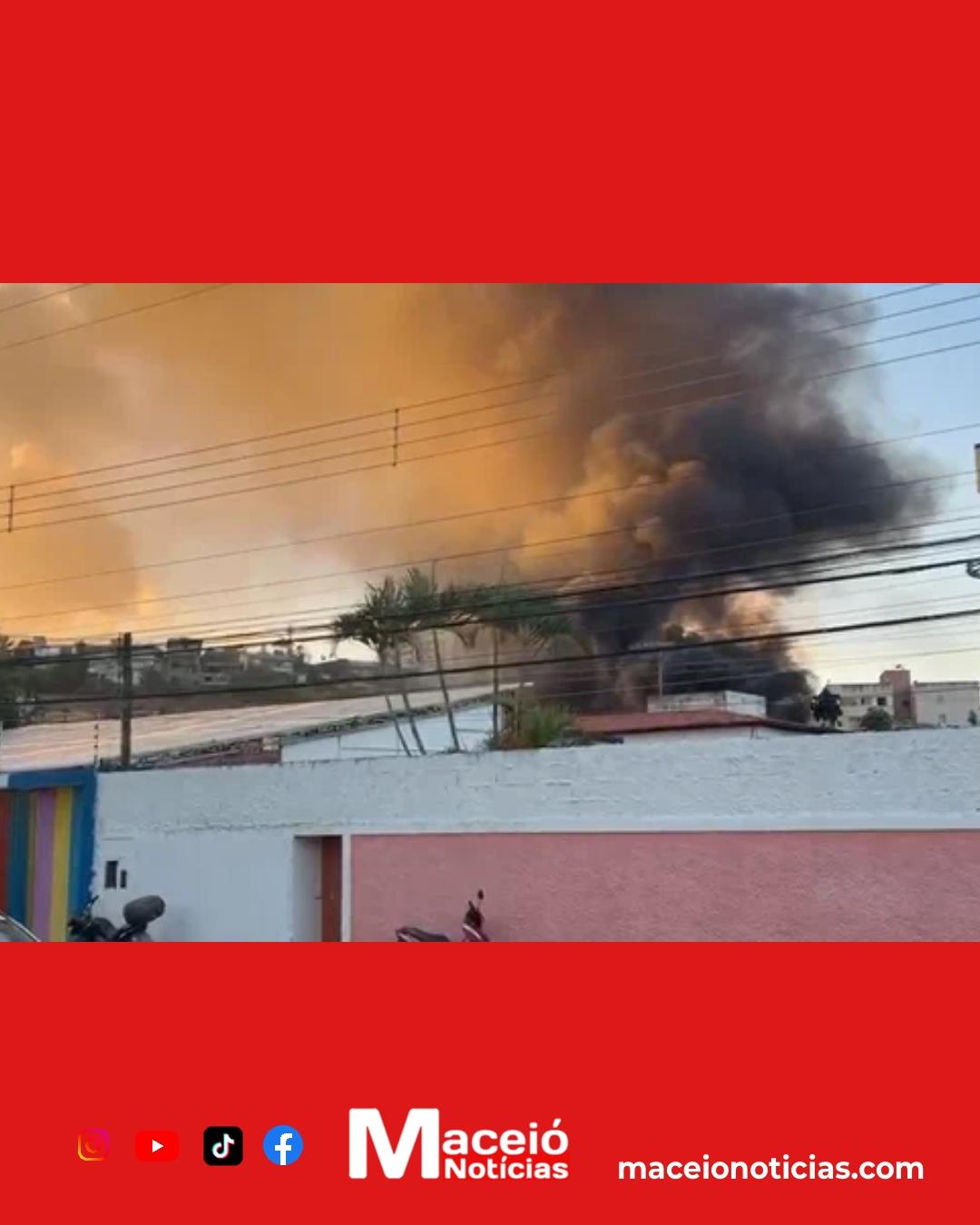 Fogo destrói galpão desativado em Mangabeiras e mobiliza bombeiros