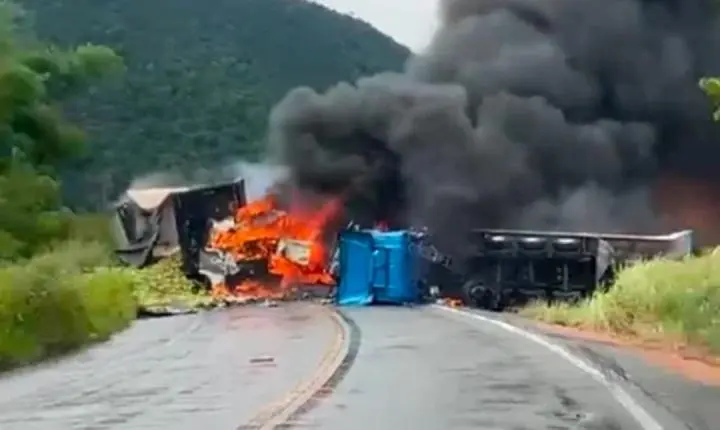Acidente grave na BR-101: carretas batem, incendeiam e provocam cenas de pânico em AL