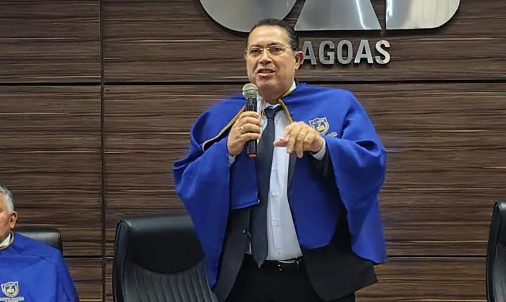 Adeílson Bezerra lança livro e movimenta cenário jurídico e político em Maceió