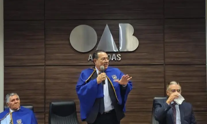 Adeílson Bezerra lança livro e movimenta cenário jurídico e político em Maceió