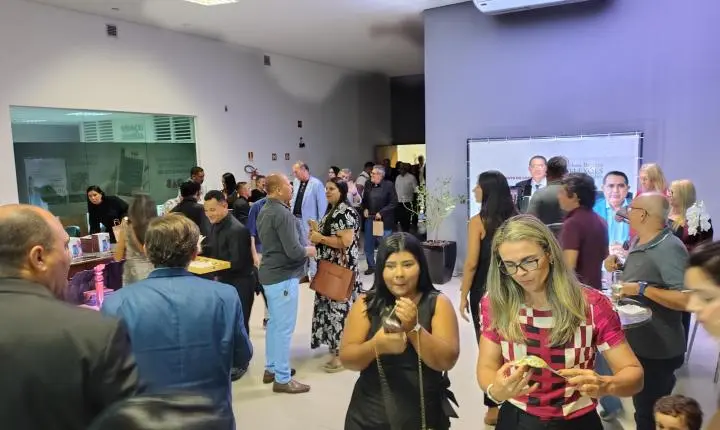 Adeílson Bezerra lança livro e movimenta cenário jurídico e político em Maceió