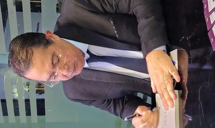 Adeílson Bezerra lança livro e movimenta cenário jurídico e político em Maceió