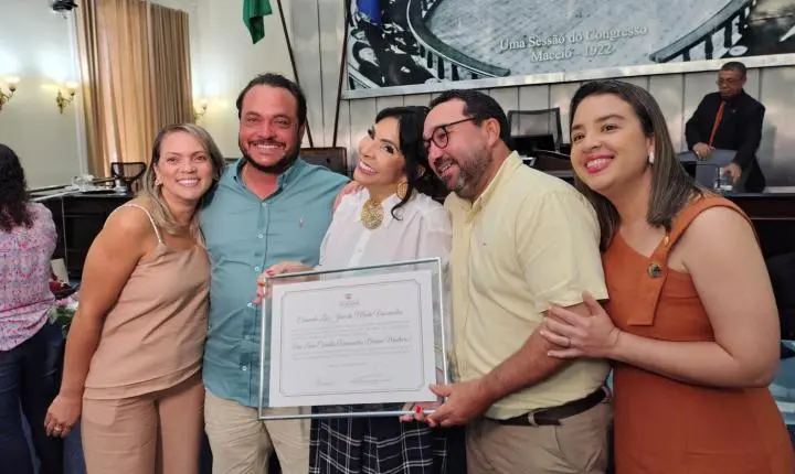 Aninha Monteiro é homenageada na ALE pelo trabalho na divulgação do turismo 