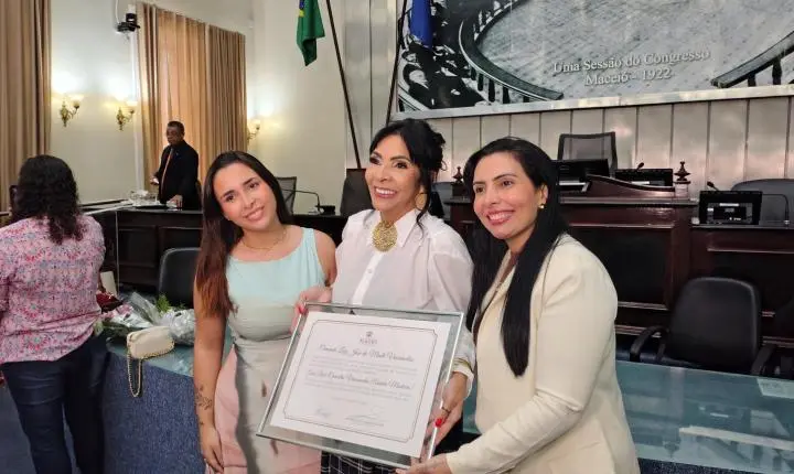 Aninha Monteiro é homenageada na ALE pelo trabalho na divulgação do turismo 
