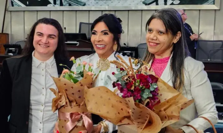 Aninha Monteiro é homenageada na ALE pelo trabalho na divulgação do turismo 