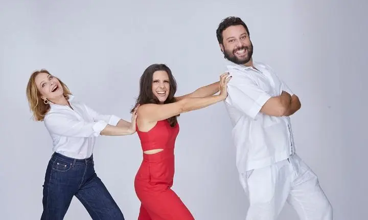 Comédia “Simples Assim” chega a Maceió com Alexandra Richter, Georgiana Góes e Pedroca Monteiro