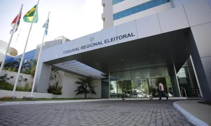 Decisão da Justiça Eleitoral aponta possível irregularidade e impõe exclusão de publicações ligadas a JHC