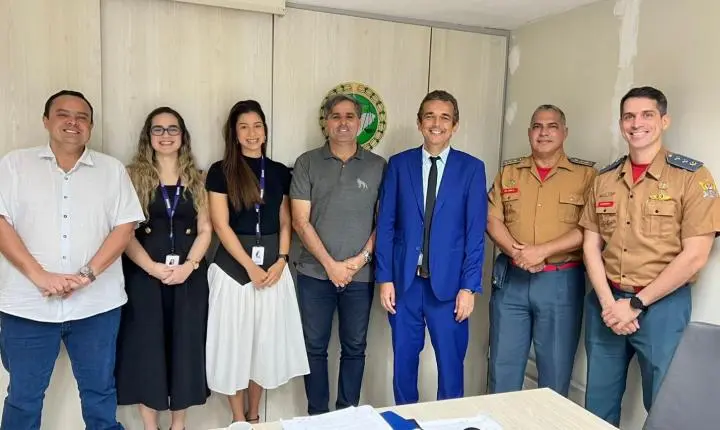 Defensoria Pública articula ação para regularização de provedores e retirada de fiação irregular nos postes em Maceió