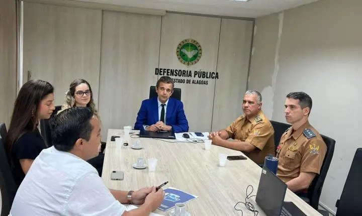 Defensoria Pública articula ação para regularização de provedores e retirada de fiação irregular nos postes em Maceió