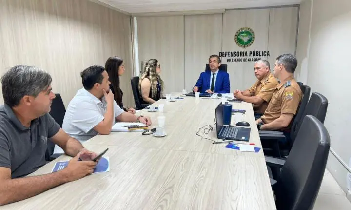 Defensoria Pública articula ação para regularização de provedores e retirada de fiação irregular nos postes em Maceió