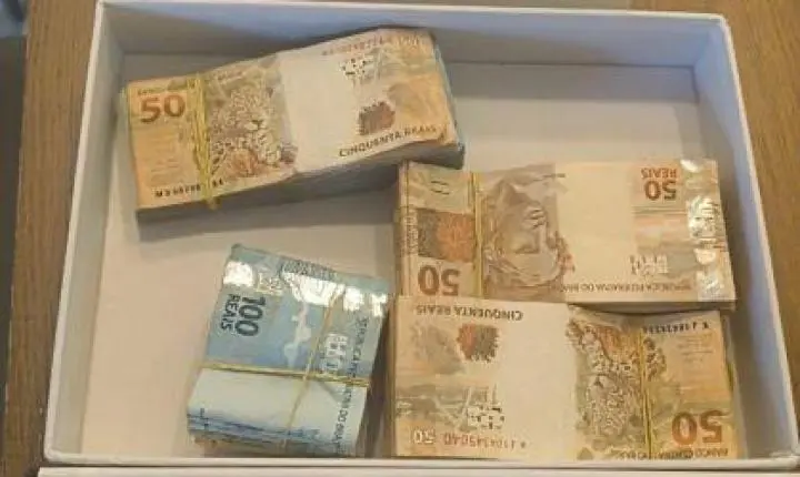 Dinheiro escondido em livro chama atenção da PF em investigação envolvendo grupo ligado a Sóstenes