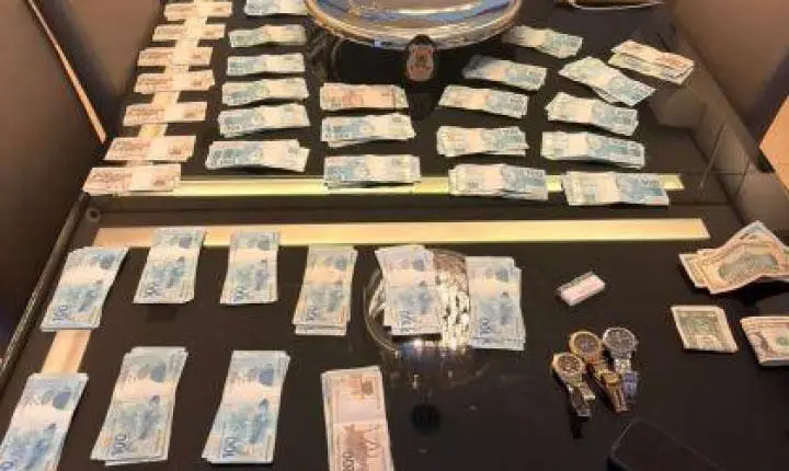 Dinheiro escondido em livro chama atenção da PF em investigação envolvendo grupo ligado a Sóstenes