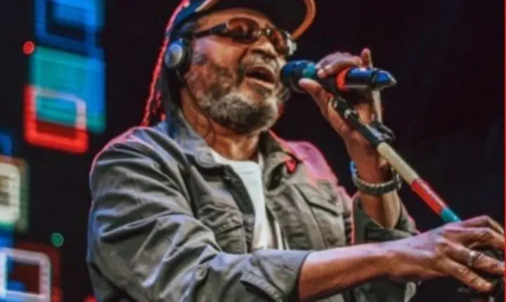 Edson Gomes é internado na UTI após mal-estar durante retorno de show