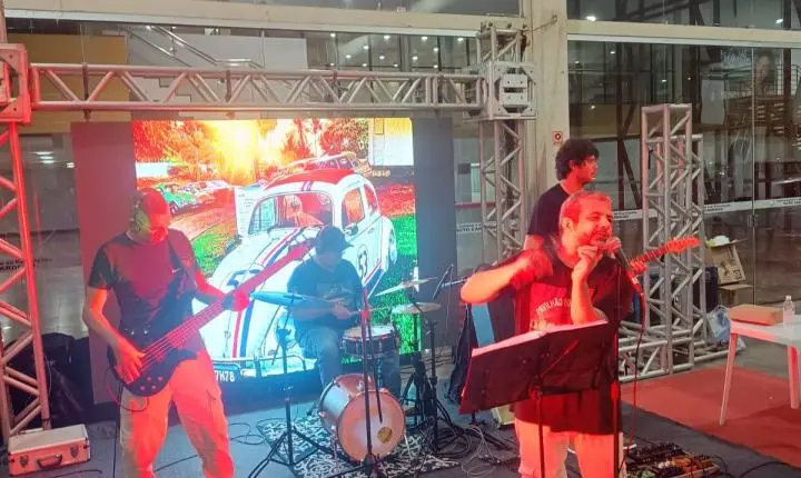 Encontro nacional de carros antigos movimentou Maceió com exposição e show da banda Pavilhão do Subúrbio