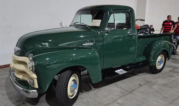 Encontro nacional de carros antigos movimentou Maceió com exposição e show da banda Pavilhão do Subúrbio