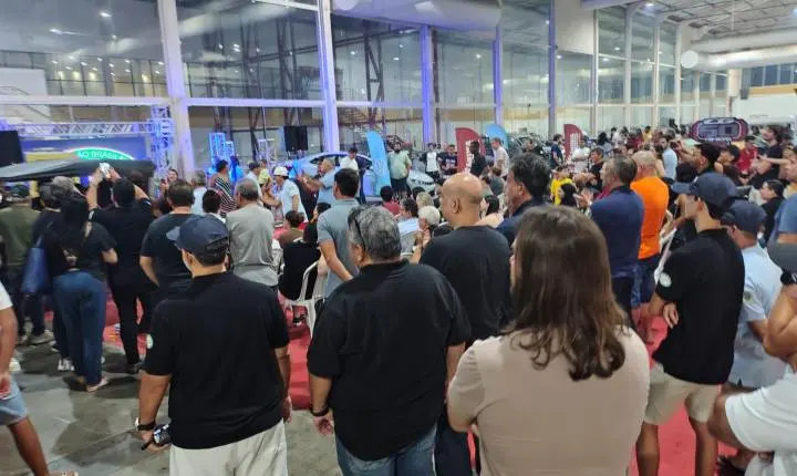 Encontro nacional de carros antigos movimentou Maceió com exposição e show da banda Pavilhão do Subúrbio