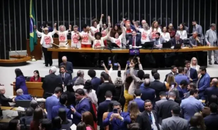 Fim da escala 6×1 avança no Congresso e proposta de jornada de 40 horas ganha apoio na Câmara