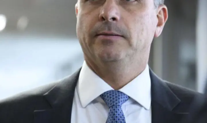 Flávio Bolsonaro teria saído do Brasil com destino aos EUA em avião particular