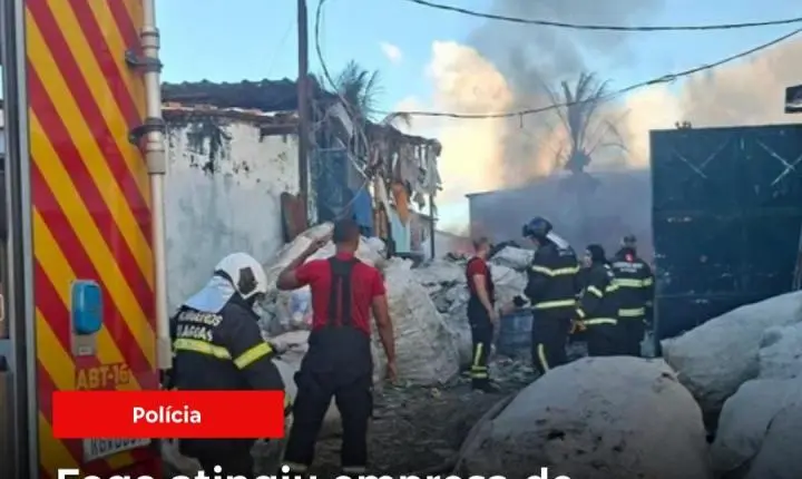 Fogo atingiu empresa de reciclagem e assustou moradores no Village Campestre