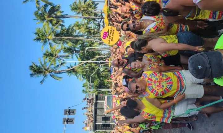 Folia tomou conta da orla de Maceió com grandes blocos e atrações nacionais