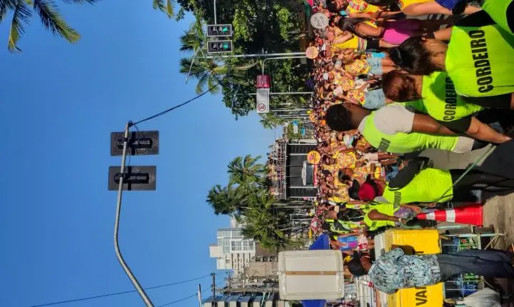 Folia tomou conta da orla de Maceió com grandes blocos e atrações nacionais