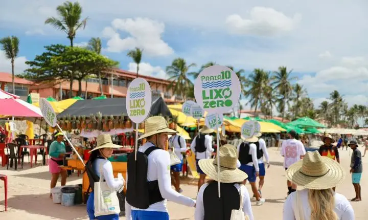 Governo de Alagoas marca presença em ação socioambiental na Praia do Francês
