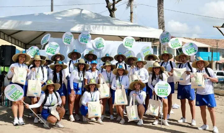 Governo de Alagoas marca presença em ação socioambiental na Praia do Francês